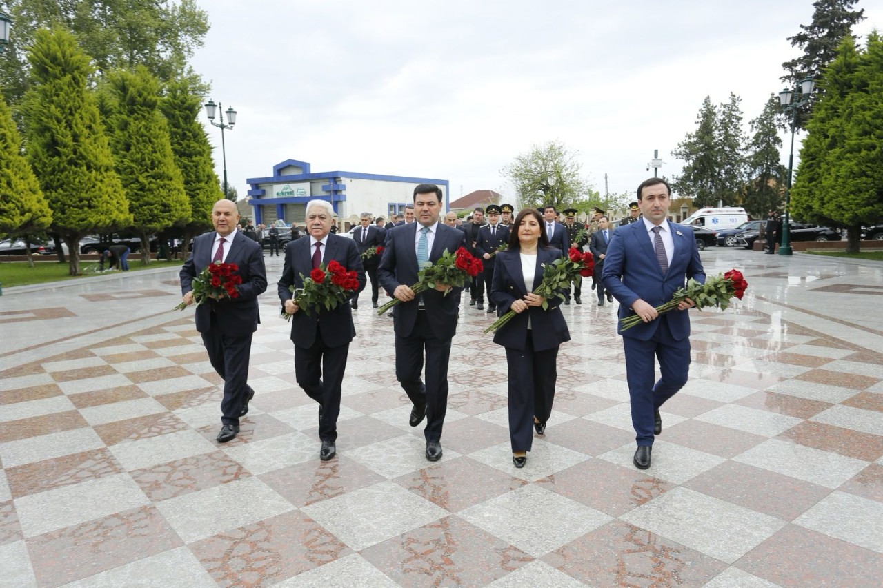 Ağalar Vəliyev Heydər Əliyevin anadan olmasının 103-cü ildönümünə həsr olunan konfransda çıxış etdi (FOTOLAR)